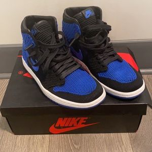 Air Jordan 1 Retro Hi Flyknit BG (GS) 5.5Y